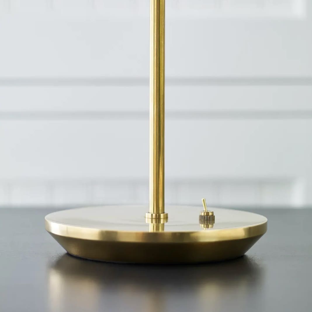 VCS_ARN_ARN3010HABBLK_DR5 Clemente Table Lamp in Hand-Rubbed Antique Brass with White