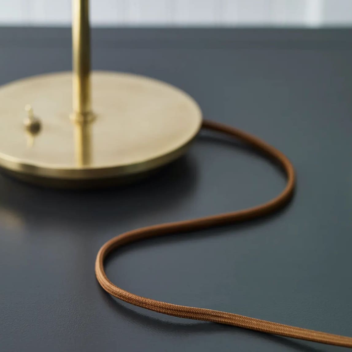 VCS_ARN_ARN3010HABBLK_DR6 Clemente Table Lamp in Hand-Rubbed Antique Brass with White